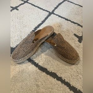 Universe thread slide on shoes